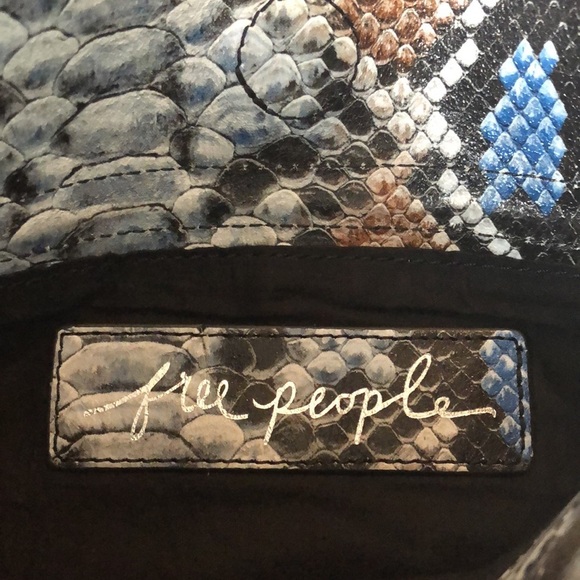 Free People Blue & Brown Snakeskin Pattern Chain Strap Crossbody Purse N… - Picture 11 of 14